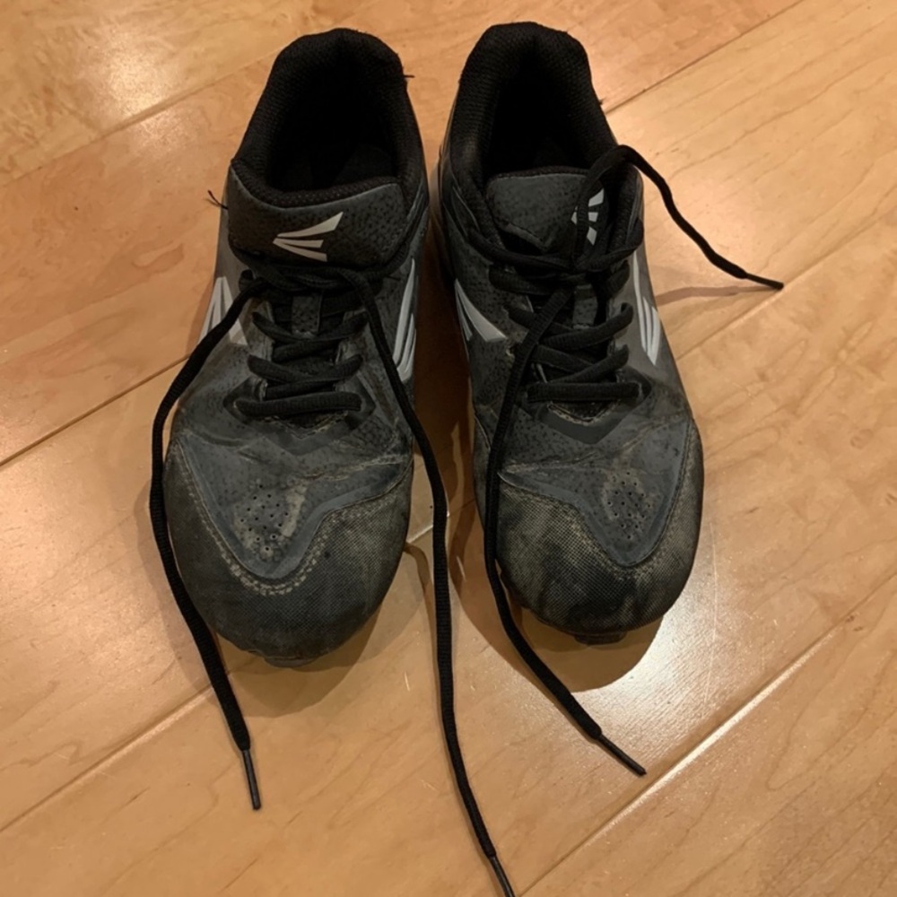 ✏️🆓 FREE with any purchase - Boys Easton Baseball cleats - size 4